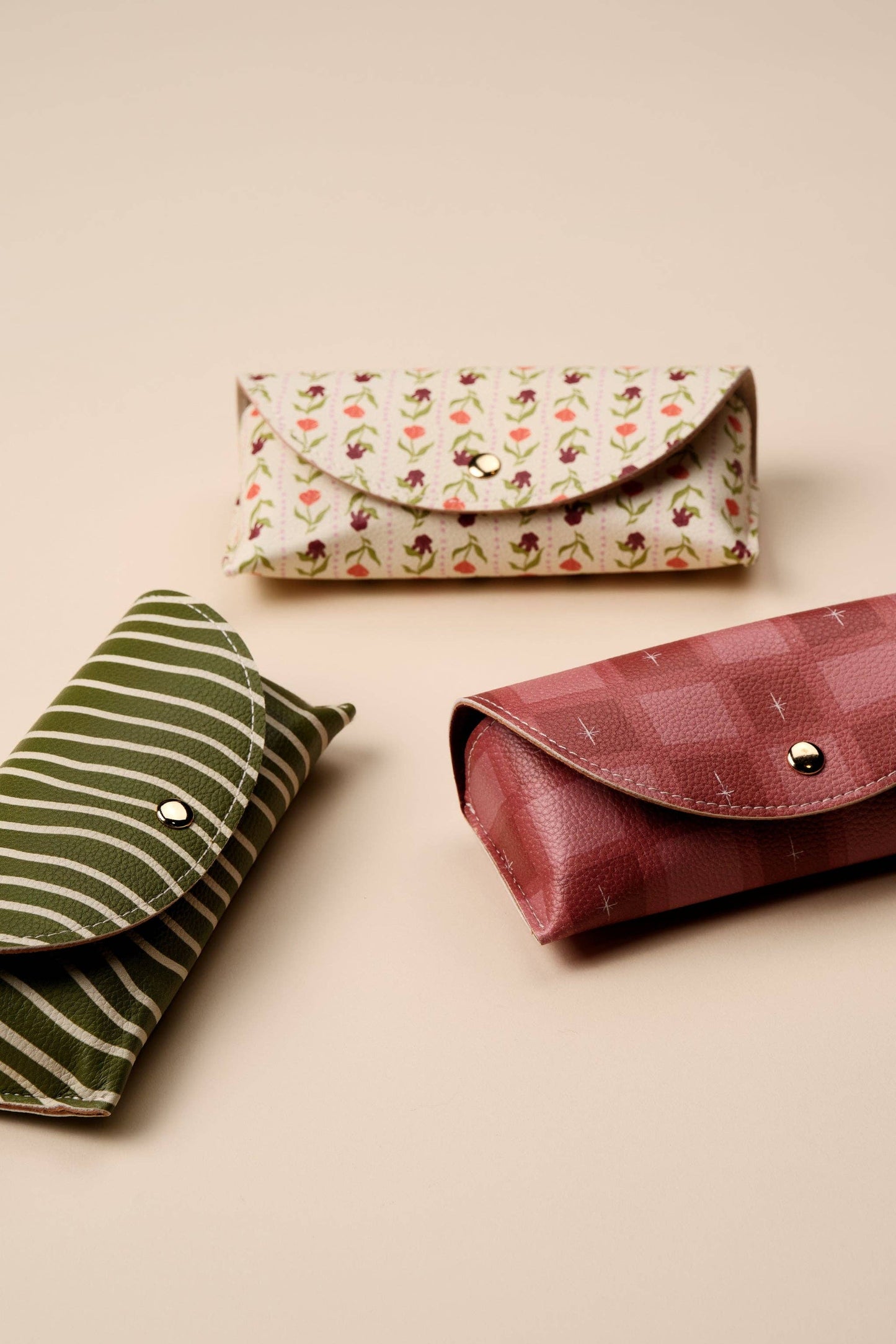 Designworks Ink Printed Glasses Case - Wavy Stripe