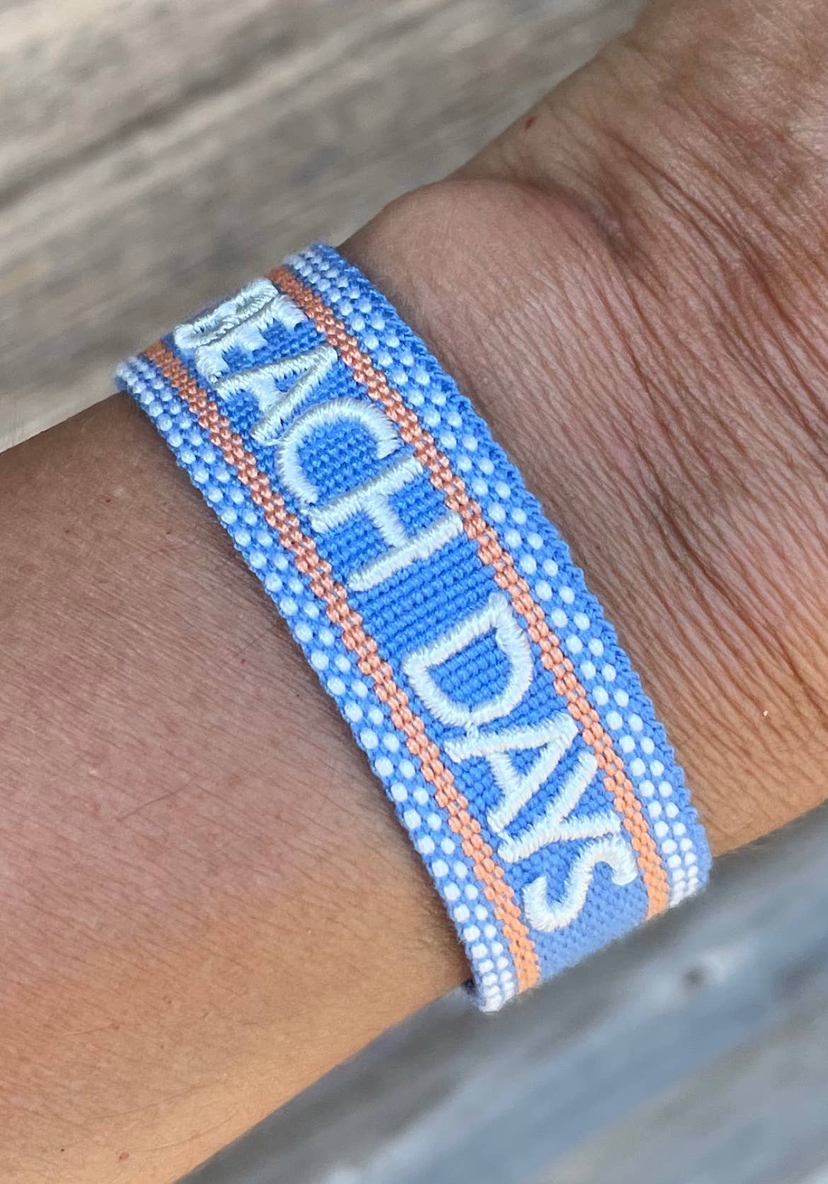 BEACH DAYS statement bracelet woven, embroidered