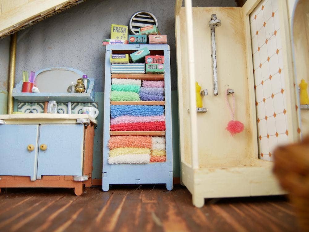 Kids DIY Dollhouse Furniture Kit - Bathroom (Scale 1:12)