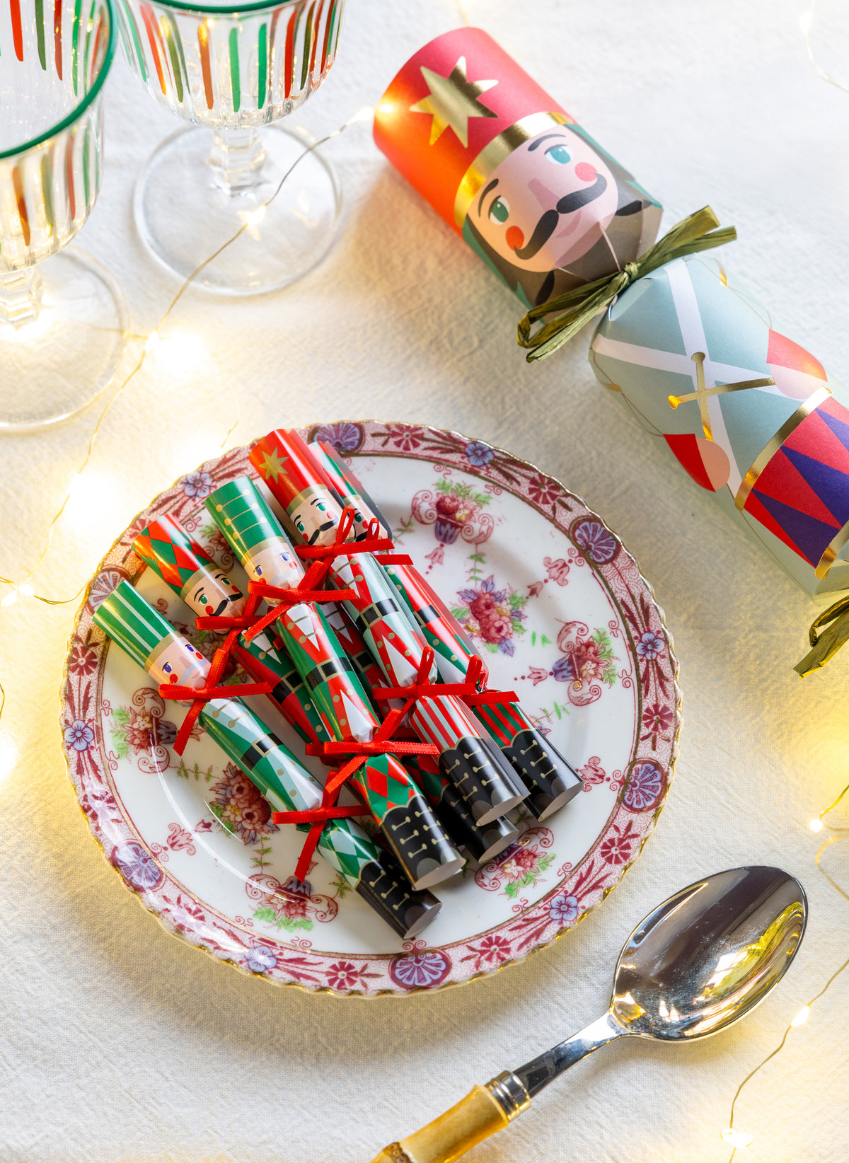 Nutcracker mini crackers 8pk