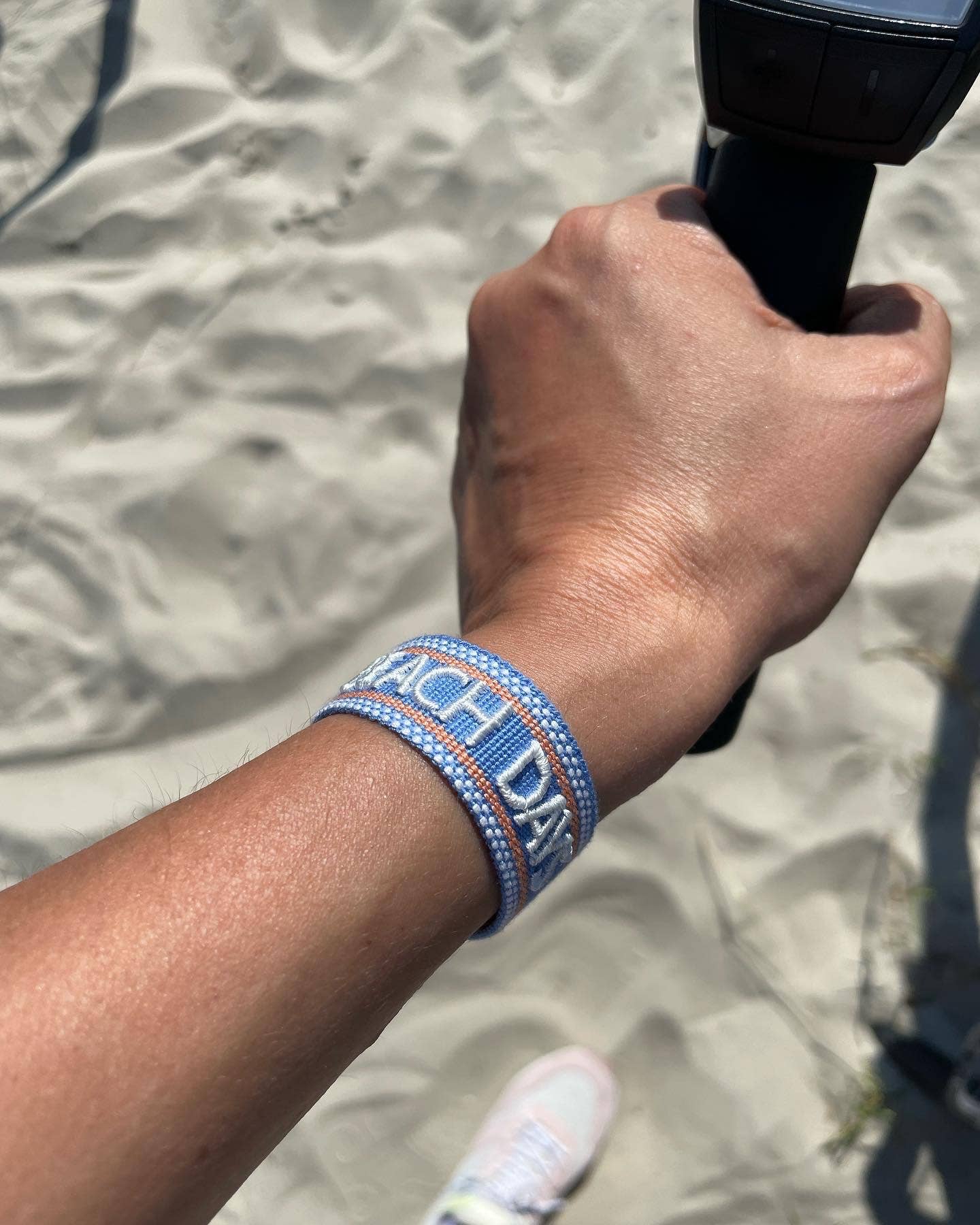 BEACH DAYS statement bracelet woven, embroidered
