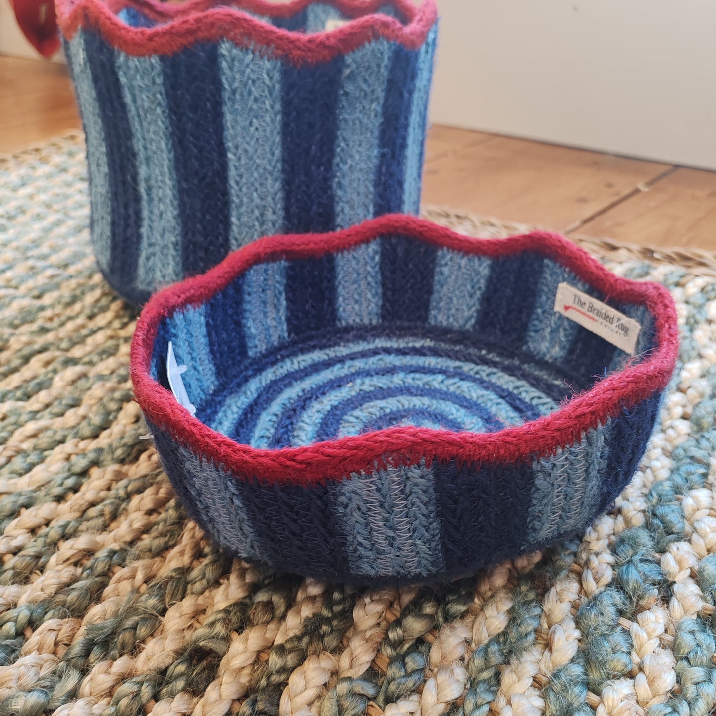 Mini Scallop Jute storage basket. Blueberry and burgundy