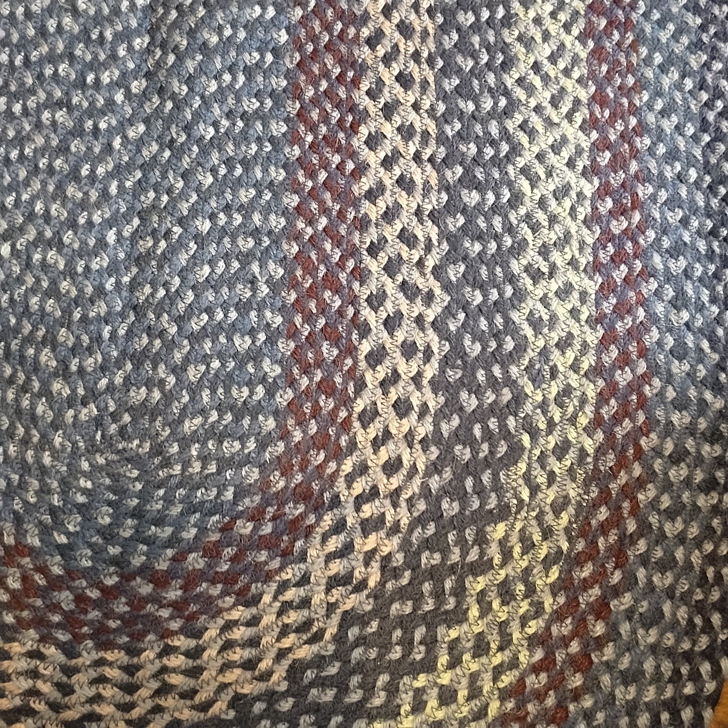 Lupin Oval Rug 3’x5’ (92 x 152 cm)