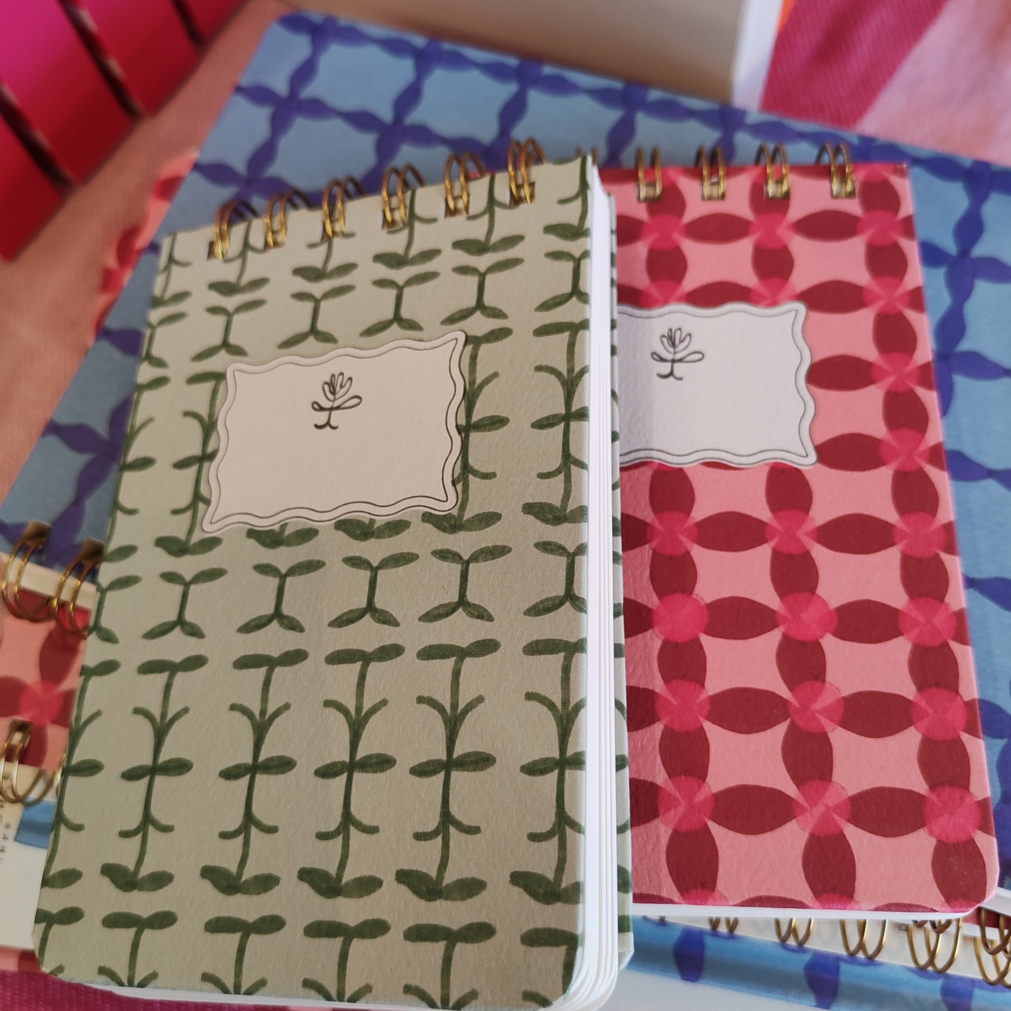 Pinwheel design wire pocket notebook.