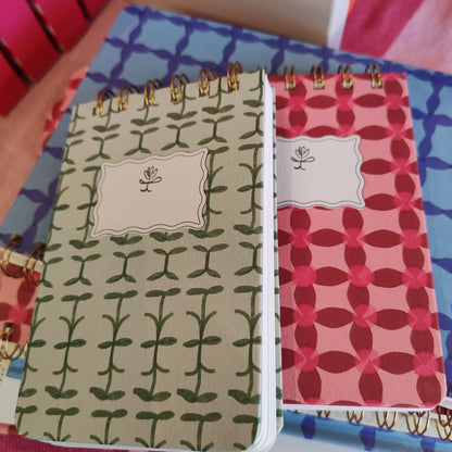 Pinwheel design wire pocket notebook.