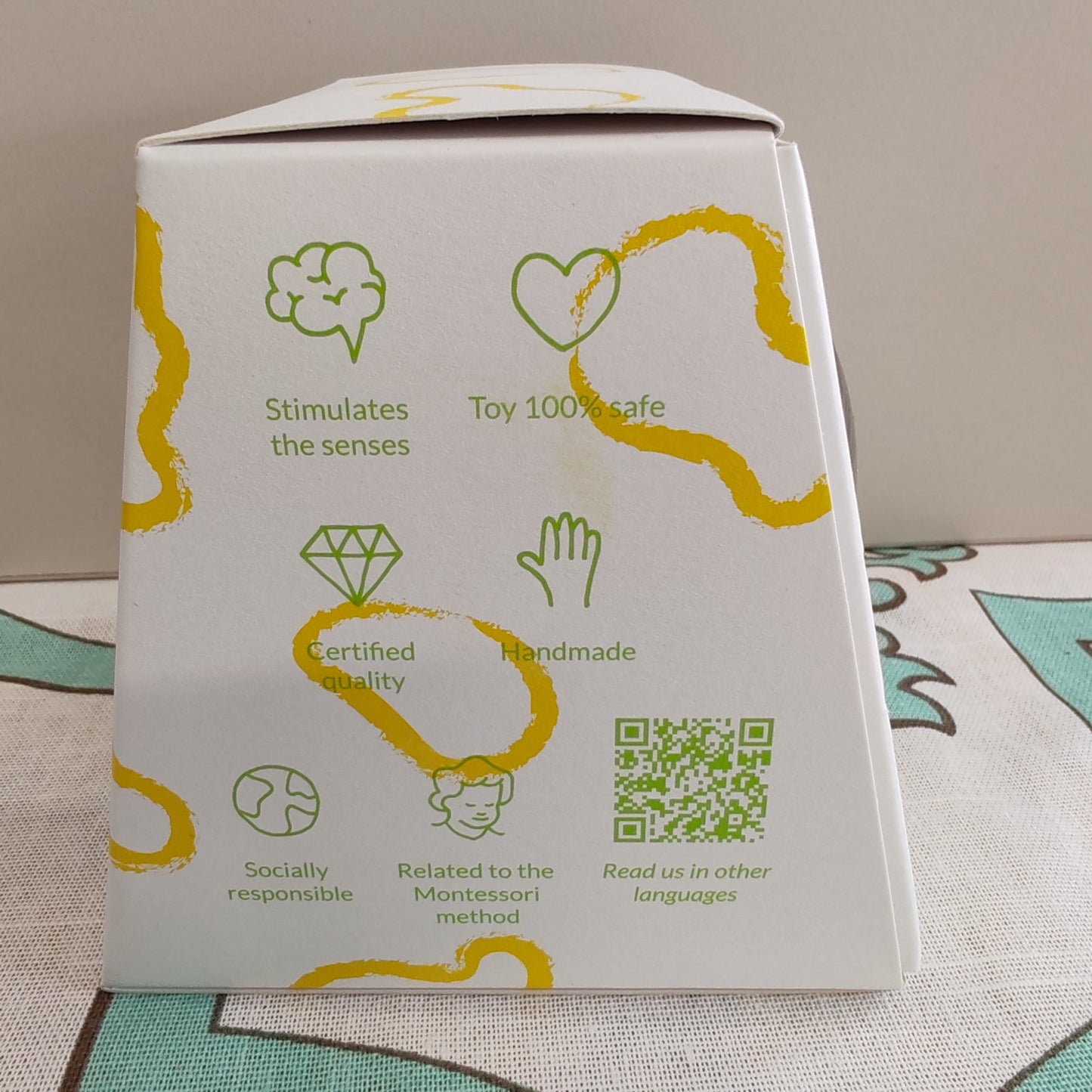 Sensory ball with ducks inside - yellow