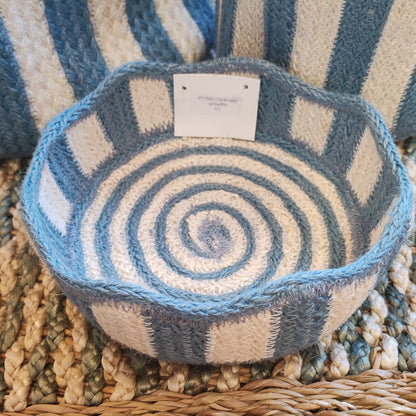 Tulip Scallop Edge Jute Blue and White mini basket
