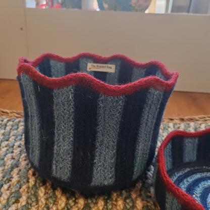 Scallop Edge Jute Medium badket. Blueberry and burgundy