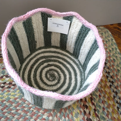 Tulip basket fig
