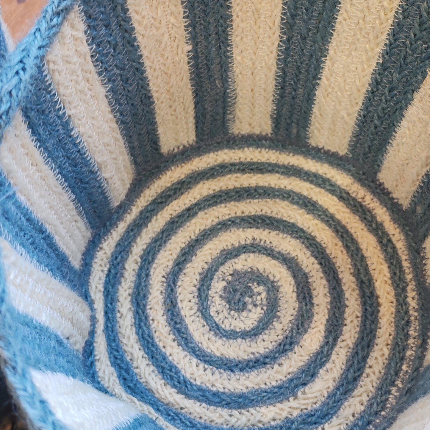 Tulip Scallop Edge Jute Blue and White mini basket