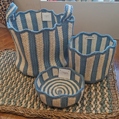 Tulip Scallop Edge Jute Blue and White mini basket