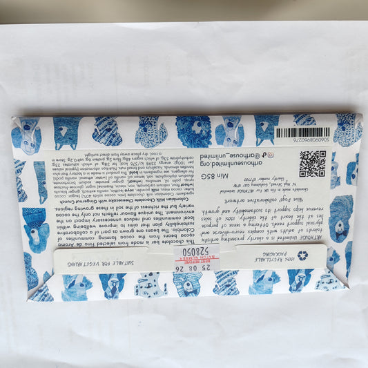 Blue dogs milk chocolate with cheesecake and ginger crunch
