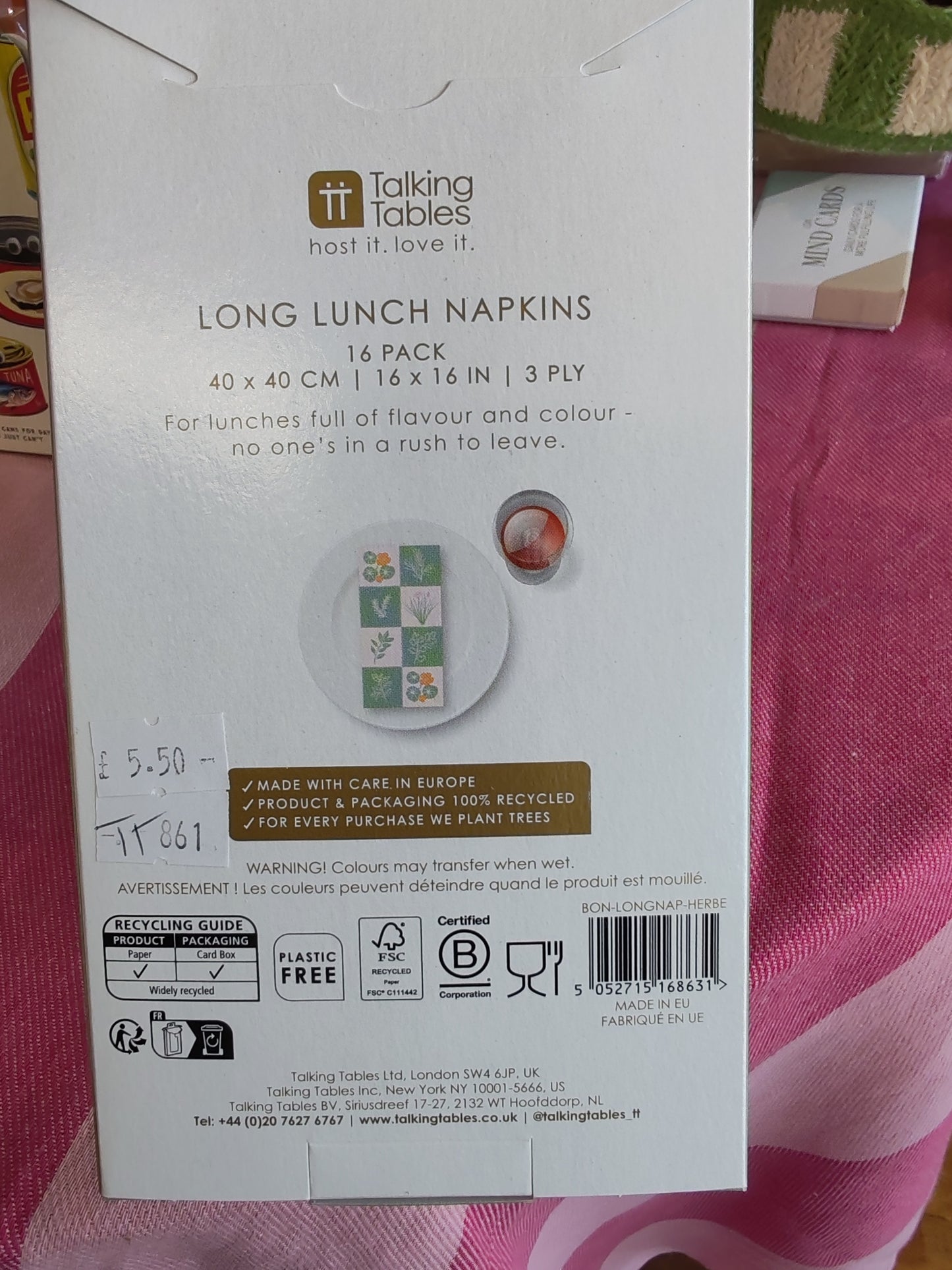 Herbe long paper table napkins.