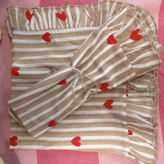 Beige / white napkins with heart design (pair)