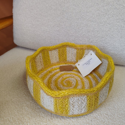 Jute mini tulip basket in Daffodil