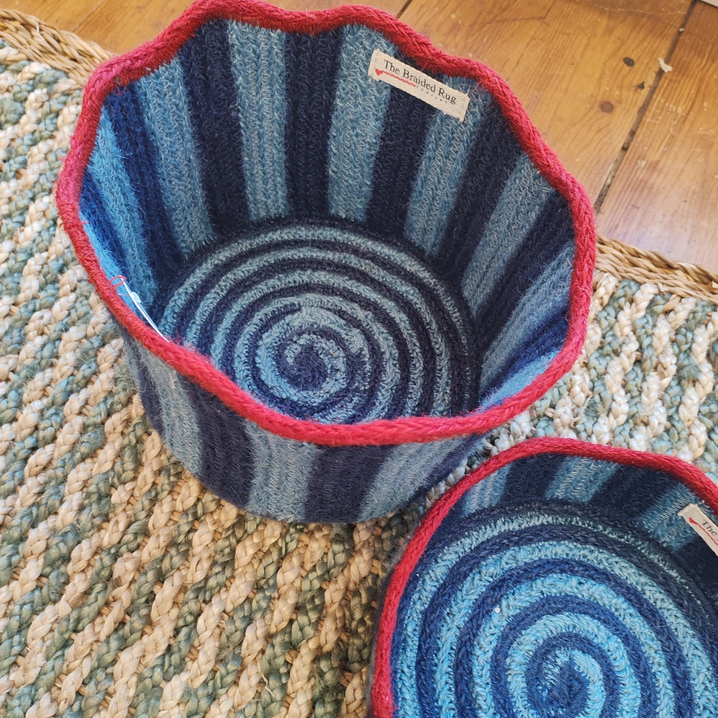 Scallop Edge Jute Medium badket. Blueberry and burgundy