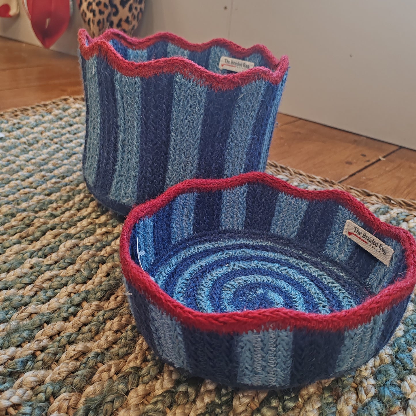 Mini Scallop Jute storage basket. Blueberry and burgundy