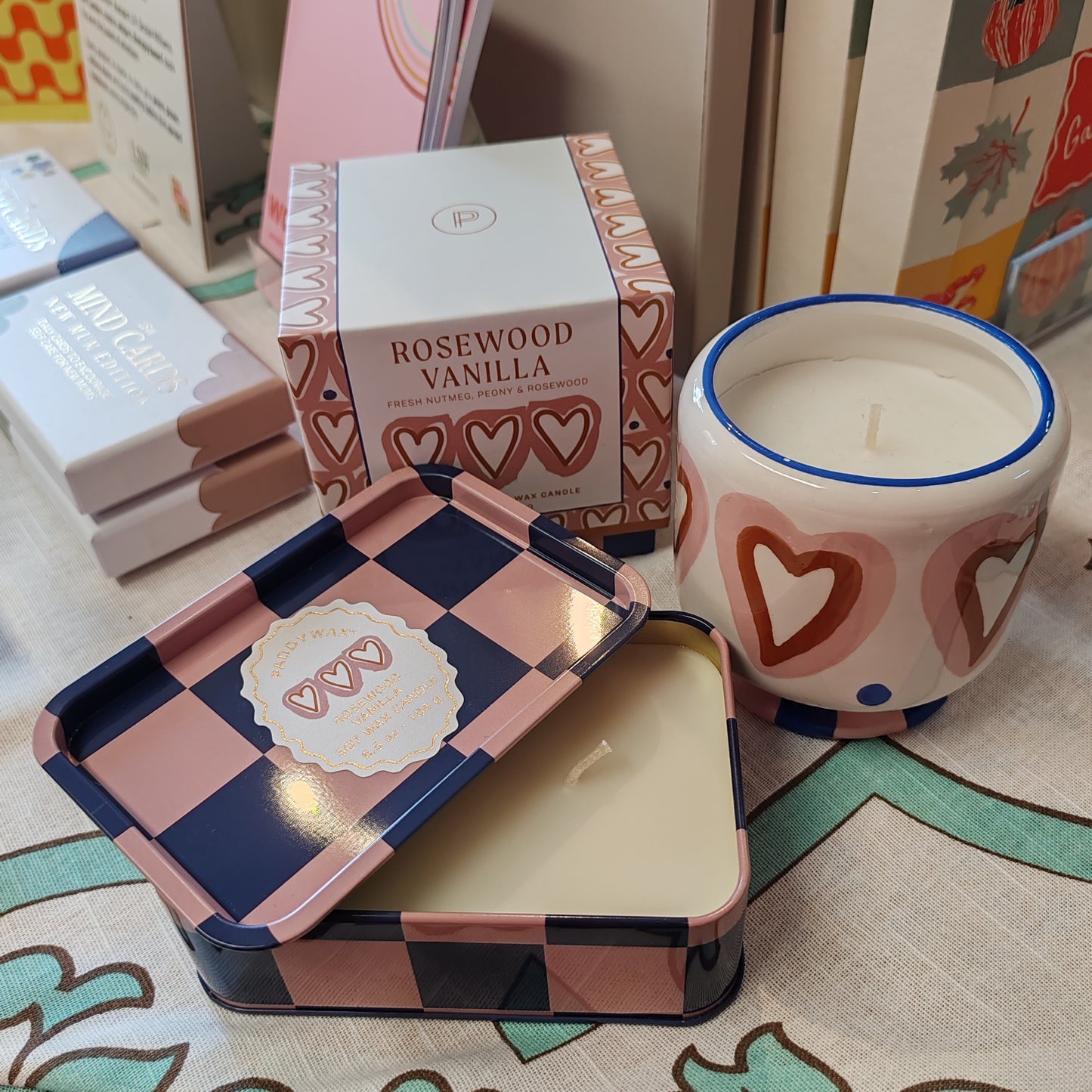 Adopo hearts ceramic candle. Fresh nutmeg, peony & Rosewood