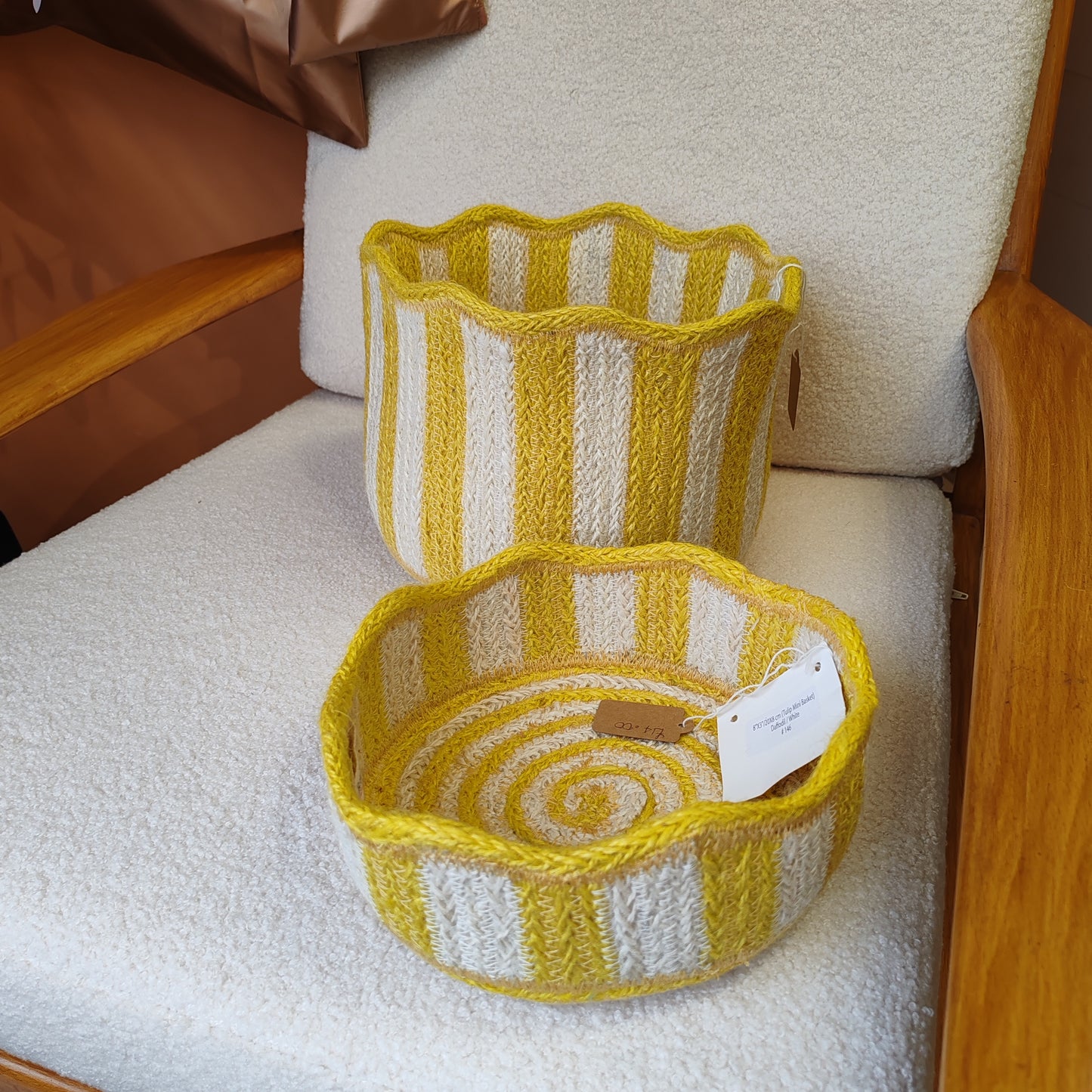 Jute mini tulip basket in Daffodil