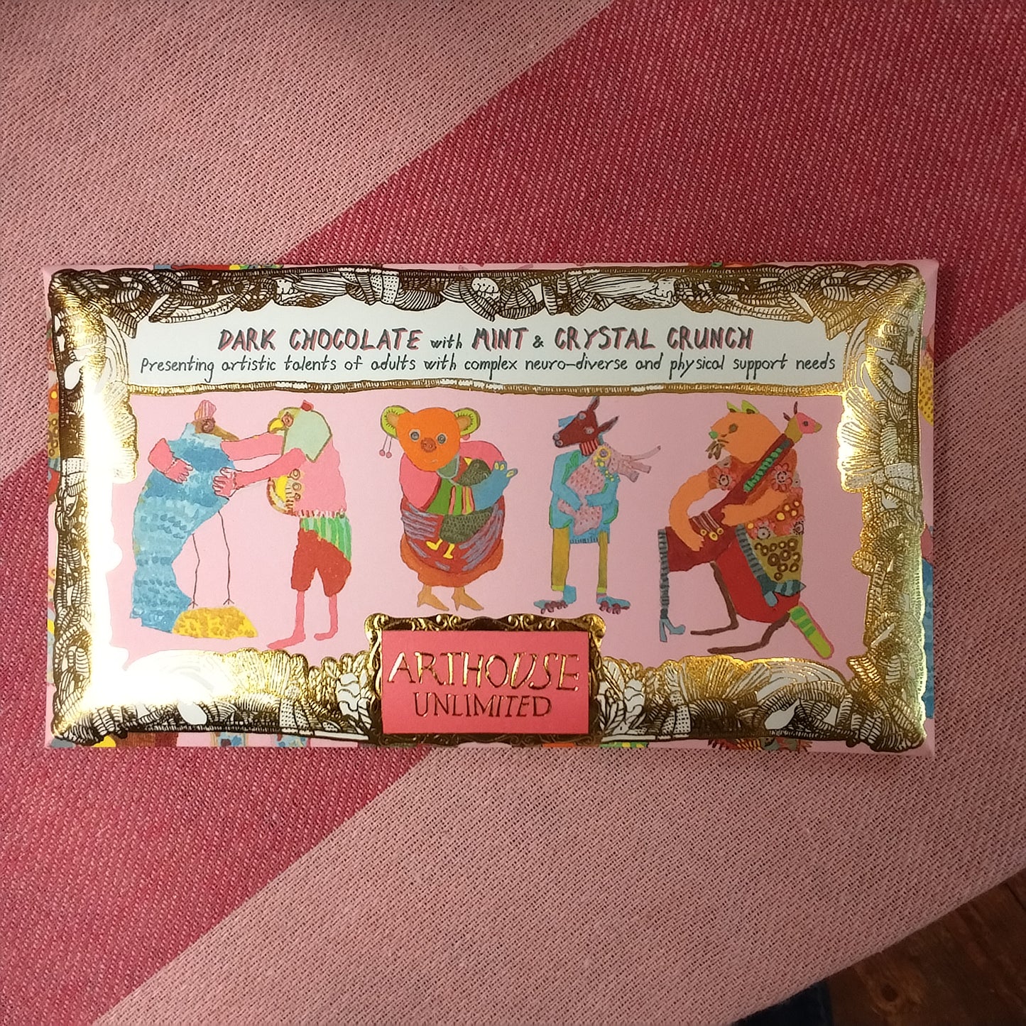 Hugging Animals Dark Chocolate with Mint & Crystal Crunch