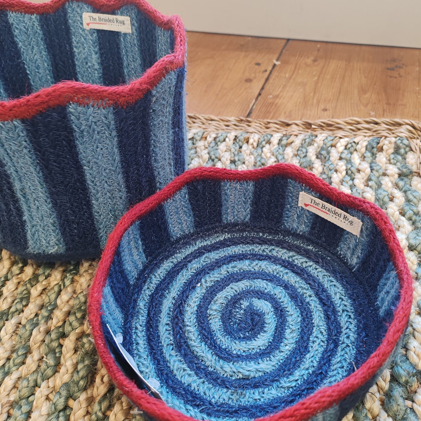 Mini Scallop Jute storage basket. Blueberry and burgundy